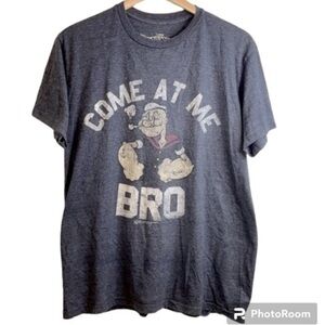 SAVVY | MEN’S POPEYE “COME AT ME BRO” FADED DARK GRAY SHIRT SIZE LARGE